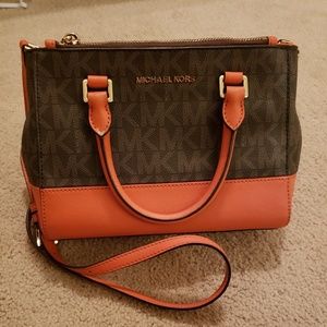 Micheal Kors Cross Body Purse